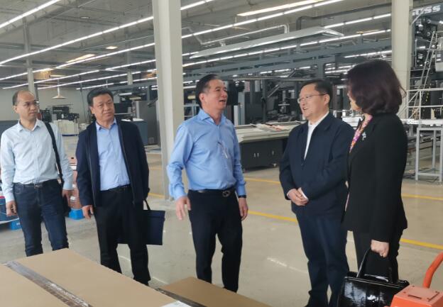 滕方遷調(diào)研國內(nèi)膠印版材市場(chǎng) 