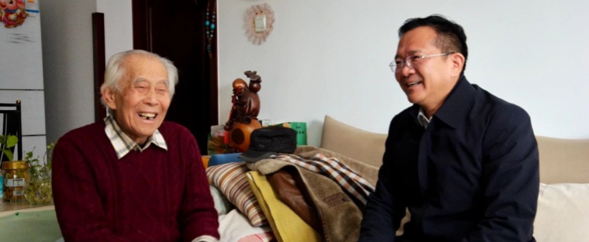 中國樂凱黨委領(lǐng)導(dǎo)看望慰問樂凱老領(lǐng)導(dǎo)、老專家、老干部、老黨員及生活困難職工