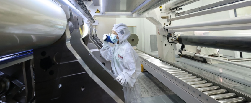 技術(shù)攻堅結(jié)碩果！合肥樂凱成功下線超寬幅超薄高端光學(xué)聚酯薄膜