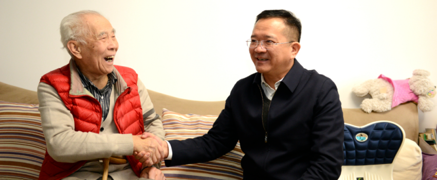 中國樂凱黨委領(lǐng)導(dǎo)看望慰問樂凱老領(lǐng)導(dǎo)、老專家、老干部和生活困難職工